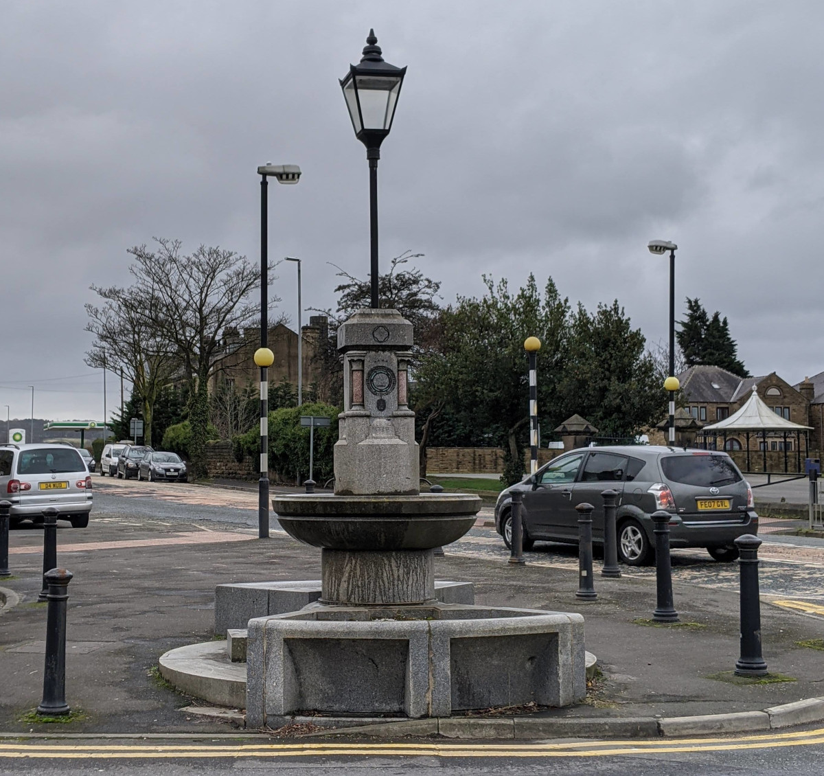 Drinking Fountain Savile Town • GoDewsbury